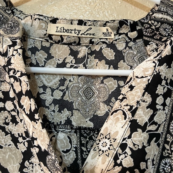 Floral Patterned Women's Top - Picture 7 of 8